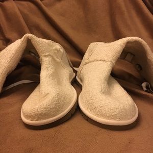 Uggs Lace-Up Woven Canvas Boots / Size 9